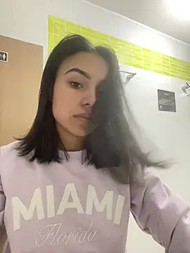 Snapshot of julieta_fn chatting on April 29, 2:21 pm julieta fn online show from April 29, 2:21 pm