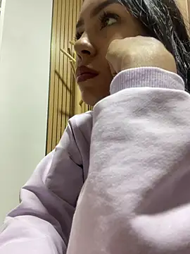 Snapshot of julieta_fn chatting on May 1, 2:43 pm julieta fn online show from May 1, 2:43 pm