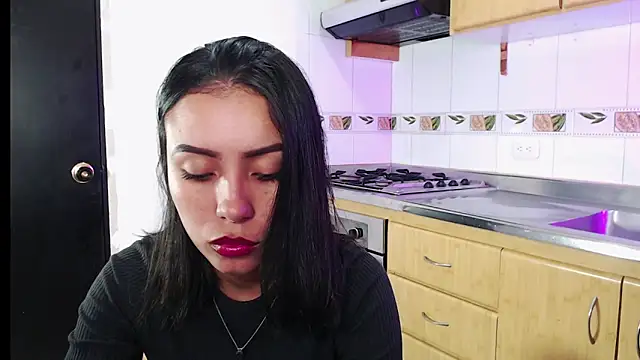 Snapshot of julieta_fn chatting on May 26, 2:35 pm julieta fn online show from May 26, 2:35 pm