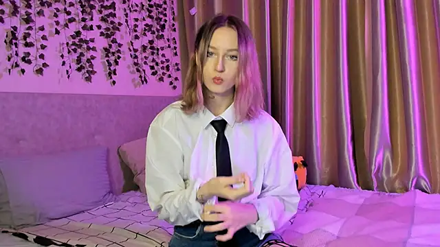 Snapshot of margorazentals chatting on March 6, 6:37 pm margorazentals online show from March 6, 6:37 pm