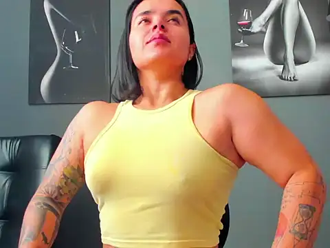 karlyjons12 online show from March 25, 1:06 pm