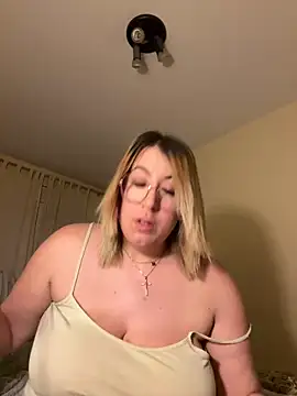 laaatinespaaa online show from February 6, 9:28 pm