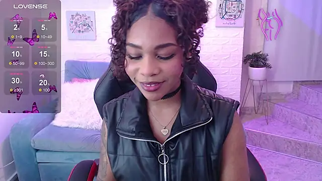 Snapshot of tylla_ chatting on March 11, 3:59 am tylla online show from March 11, 3:59 am
