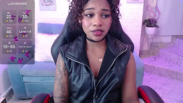 Snapshot of tylla_ chatting on March 11, 10:07 am tylla online show from March 11, 10:07 am