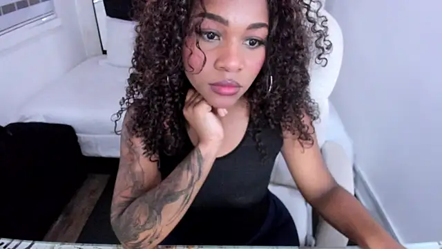 Snapshot of tylla_ chatting on March 14, 7:01 pm tylla online show from March 14, 7:01 pm