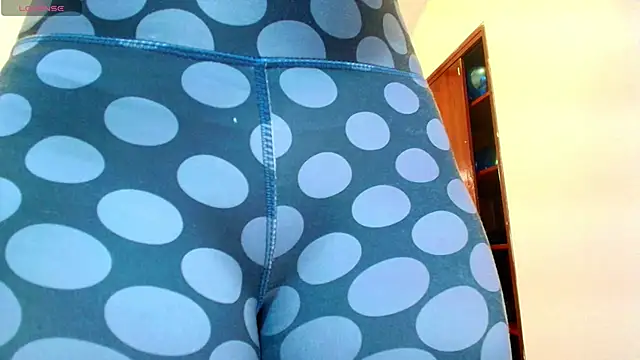 Snapshot of tylla_ chatting on March 19, 3:30 am tylla online show from March 19, 3:30 am