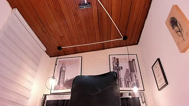 Snapshot of tylla_ chatting on September 24, 2:59 am tylla online show from September 24, 2:59 am