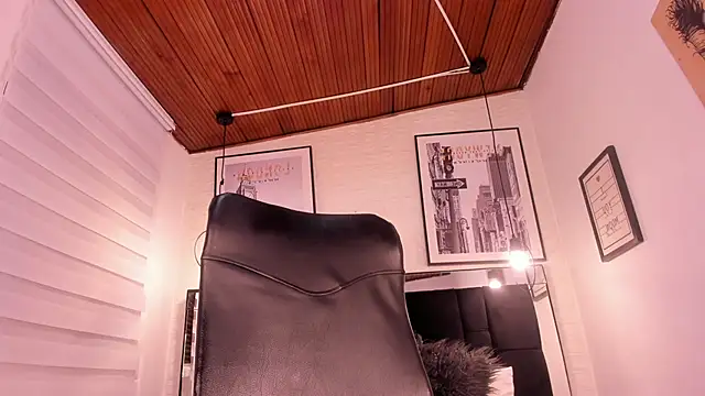 Snapshot of tylla_ chatting on September 30, 3:22 am tylla online show from September 30, 3:22 am