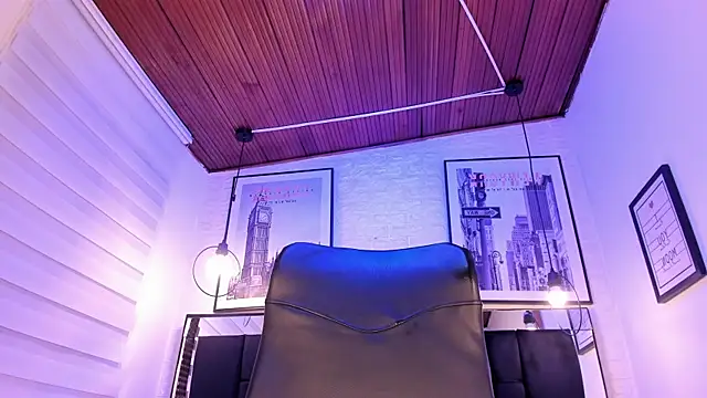 Snapshot of tylla_ chatting on October 9, 3:59 am tylla online show from October 9, 3:59 am