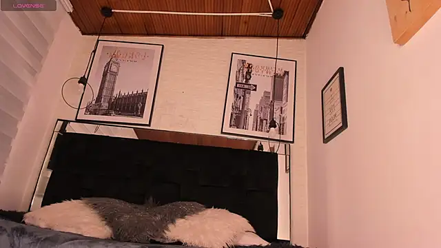 tylla  online show from November 15, 8:38 pm