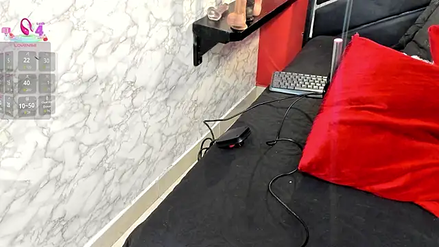 IVISBOUNCYASS online show from April 14, 12:55 pm