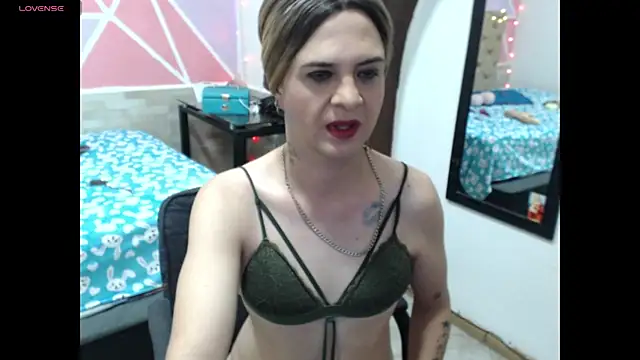 Snapshot of Dolldirtyxxx chatting on March 22, 6:11 am Dolldirtyxxx online show from March 22, 6:11 am