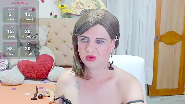 Snapshot of Dolldirtyxxx chatting on October 18, 5:21 am Dolldirtyxxx online show from October 18, 5:21 am