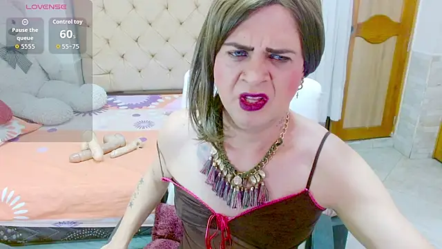 Snapshot of Dolldirtyxxx chatting on October 19, 5:30 am Dolldirtyxxx online show from October 19, 5:30 am