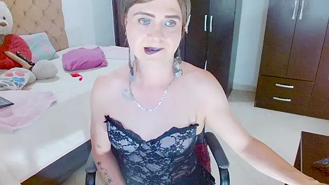 Snapshot of Dolldirtyxxx chatting on July 15, 5:02 am Dolldirtyxxx online show from July 15, 5:02 am