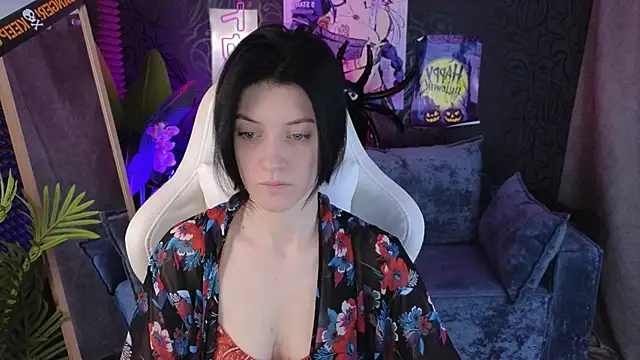 roxy riot  online show from October 30, 1:40 am