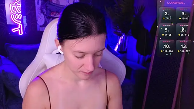 roxy riot  online show from April 9, 1:38 am