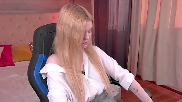 AdeleCartier online show from February 16, 6:43 am