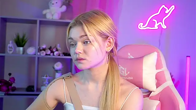 AdeleCartier online show from March 18, 1:21 am