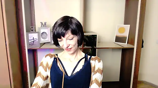 Snapshot of _AngeliaFlow_ chatting on October 4, 6:55 am AngeliaFlow online show from October 4, 6:55 am