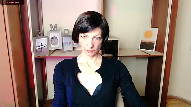 Snapshot of _AngeliaFlow_ chatting on October 6, 8:56 am AngeliaFlow online show from October 6, 8:56 am