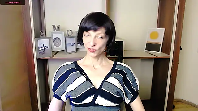 Snapshot of _AngeliaFlow_ chatting on October 7, 6:43 am AngeliaFlow online show from October 7, 6:43 am