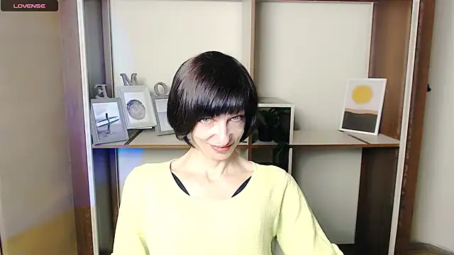 Snapshot of _AngeliaFlow_ chatting on October 10, 6:45 am AngeliaFlow online show from October 10, 6:45 am