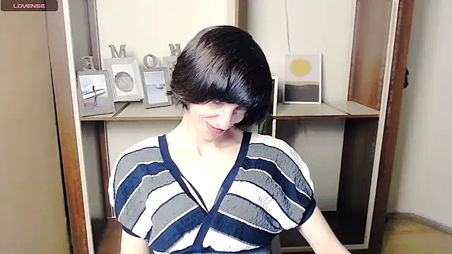 Snapshot of _AngeliaFlow_ chatting on October 16, 6:25 am AngeliaFlow online show from October 16, 6:25 am