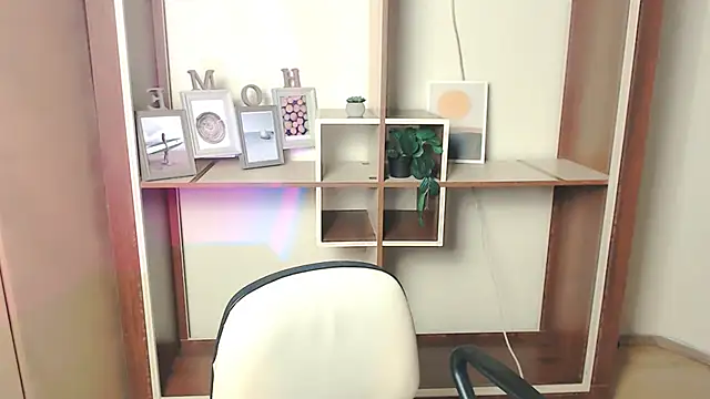 Snapshot of _AngeliaFlow_ chatting on October 18, 6:48 am AngeliaFlow online show from October 18, 6:48 am