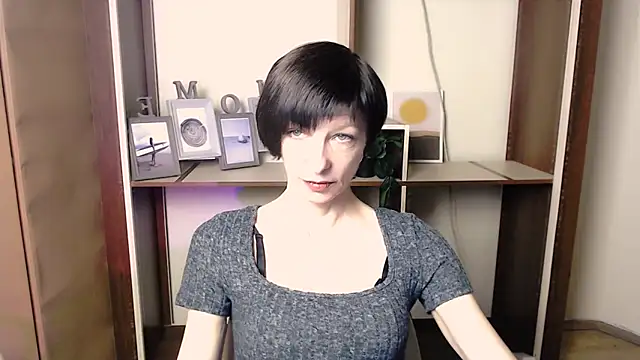 Snapshot of _AngeliaFlow_ chatting on November 14, 8:13 am AngeliaFlow online show from November 14, 8:13 am