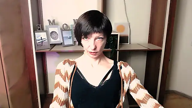 Snapshot of _AngeliaFlow_ chatting on November 15, 8:11 am AngeliaFlow online show from November 15, 8:11 am