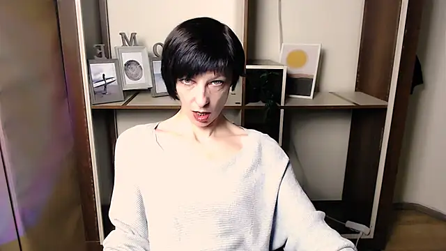 Snapshot of _AngeliaFlow_ chatting on December 4, 8:01 am AngeliaFlow online show from December 4, 8:01 am