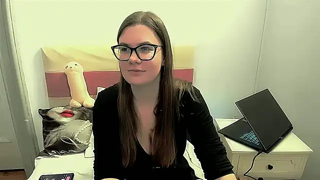 Snapshot of CarolineFlirt chatting on November 5, 4:07 pm CarolineFlirt online show from November 5, 4:07 pm