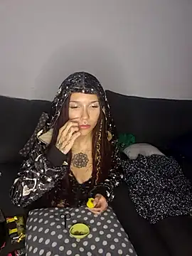 nickelfie online show from March 1, 10:53 pm