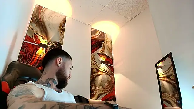 Luke davis01 online show from April 7, 1:33 pm