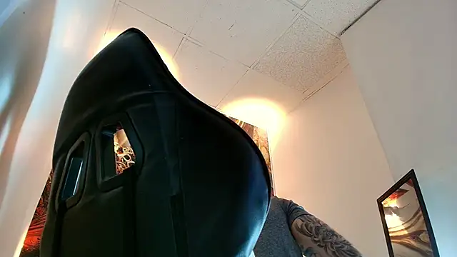 Luke davis01 online show from April 16, 1:01 pm