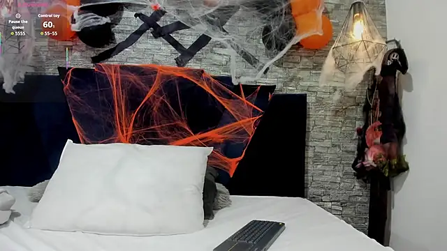 Sophia Brunett online show from October 29, 11:56 am