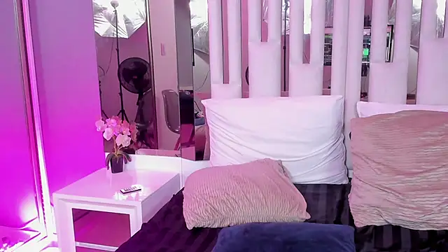 Cloee Rainbow1 online show from March 13, 11:41 am