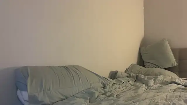 skyejde online show from September 11, 6:52 pm