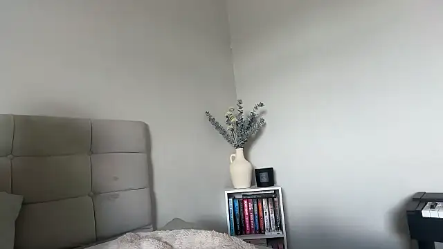 skyejde online show from March 30, 3:24 pm