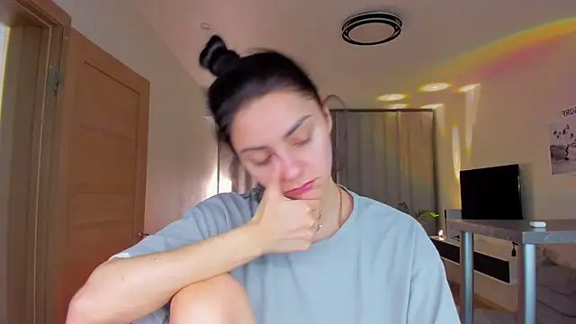 EmiliaZen online show from April 4, 5:10 pm