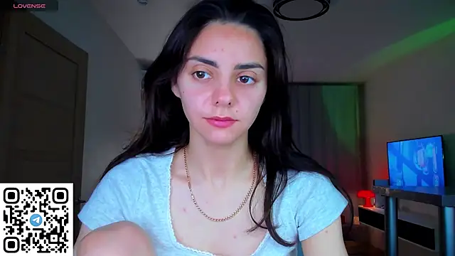 Snapshot of EmiliaZen chatting on July 6, 9:17 pm EmiliaZen online show from July 6, 9:17 pm