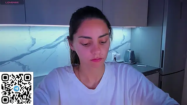 Snapshot of EmiliaZen chatting on July 16, 10:54 am EmiliaZen online show from July 16, 10:54 am