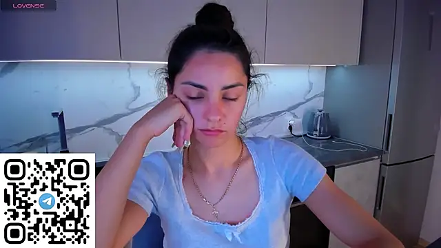 Snapshot of EmiliaZen chatting on July 24, 4:27 pm EmiliaZen online show from July 24, 4:27 pm