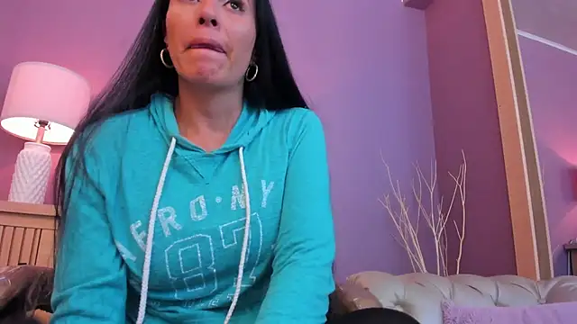 scarlet edwars online show from March 7, 6:33 pm