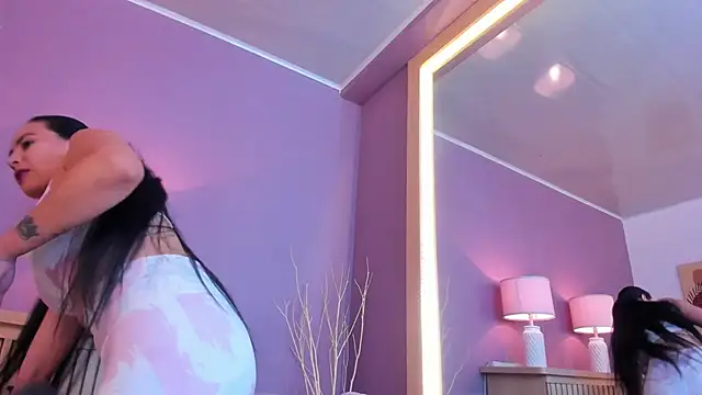 scarlet edwars online show from March 10, 1:10 pm