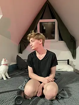 Julian wins online show from March 22, 10:48 pm