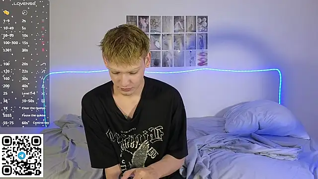 Julian wins online show from February 21, 12:33 am