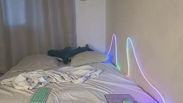 Julian wins online show from April 3, 1:03 am