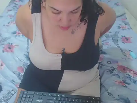 Snapshot of Girltattos chatting on February 17, 11:18 am Girltattos online show from February 17, 11:18 am